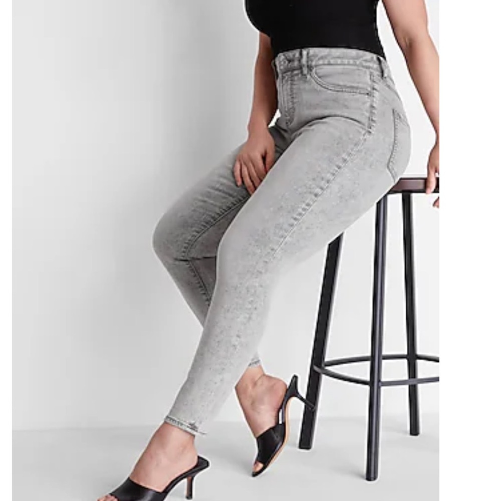 NWOT Express Curvy Skinny Mid Rise Gray Jeans